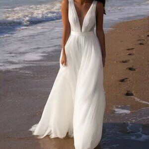 Never worn A line tulle wedding dress